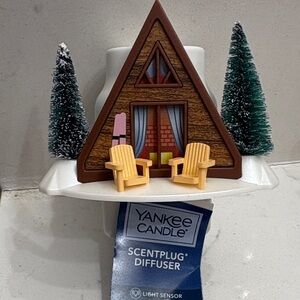 Yankee Candle Holiday ScentPlug with A frame ski chalet w/ chairs new